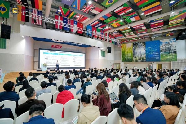 上海中商网络2025年数智时代高峰论坛圆满落幕！